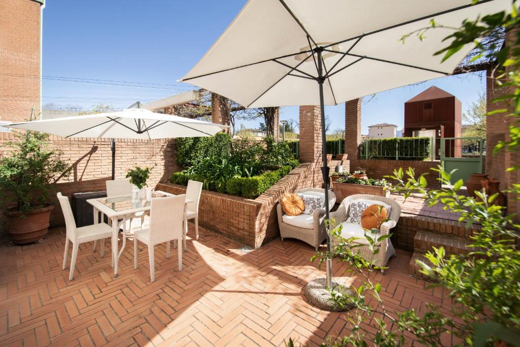 Garden Terrace Luxury Flat in Center Town – Lucca