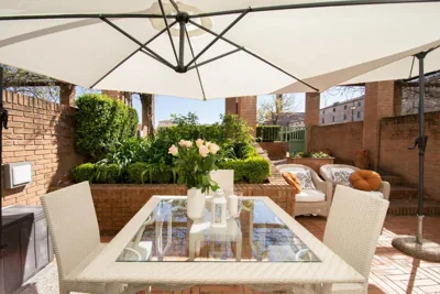 Garden Terrace Luxury Flat in Center Town – Photos 9